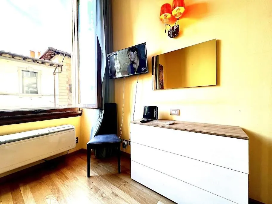 Florence Apartment Wi-Fi Netflix Conditioned Air Italy